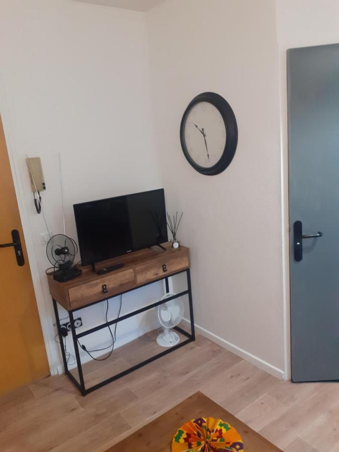 Charmant Petit Studio Au Coeur De Figeac Apartment Bagian luar foto